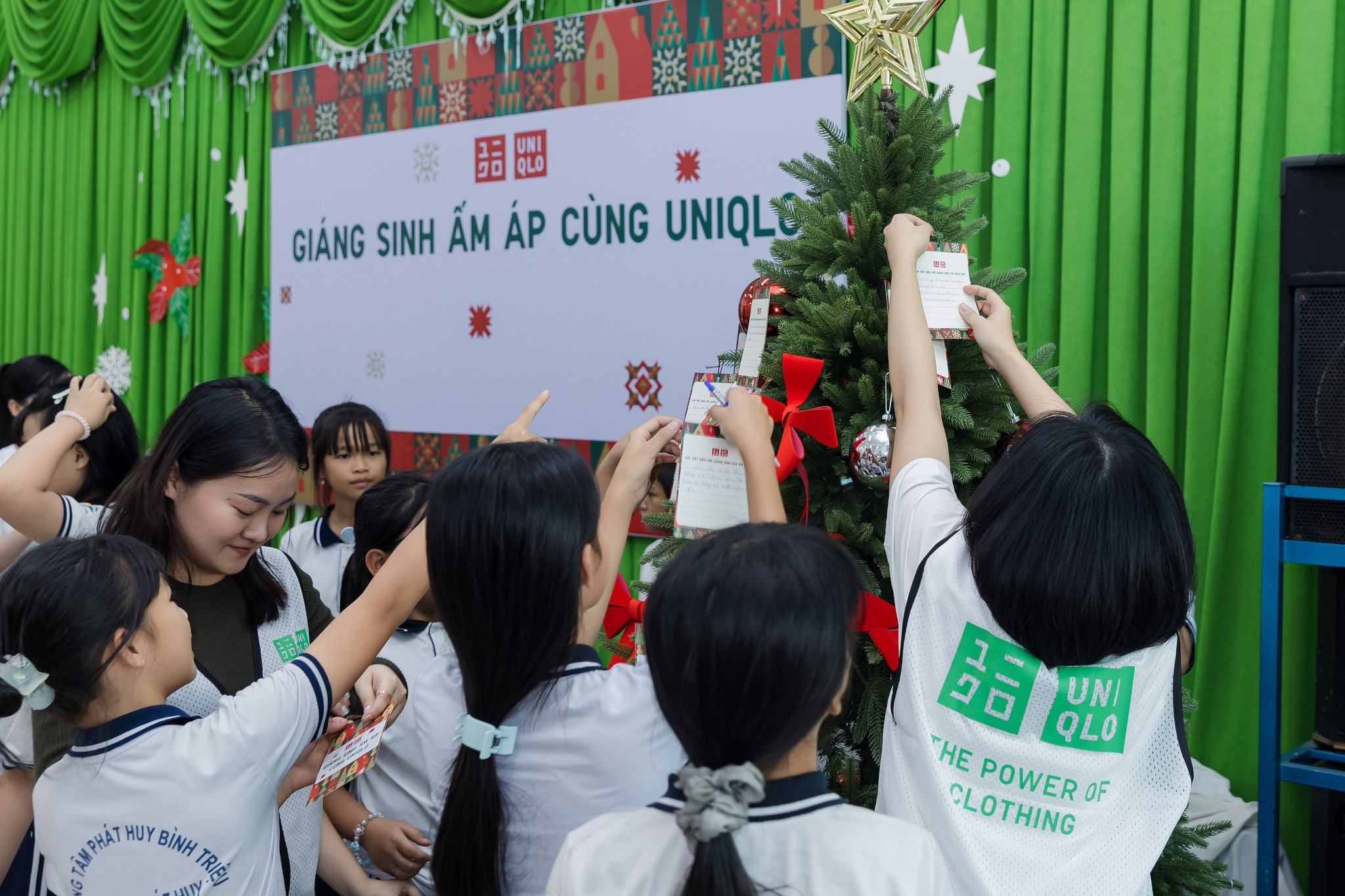 GIÁNG SINH ẤM ÁP CÙNG UNIQLO