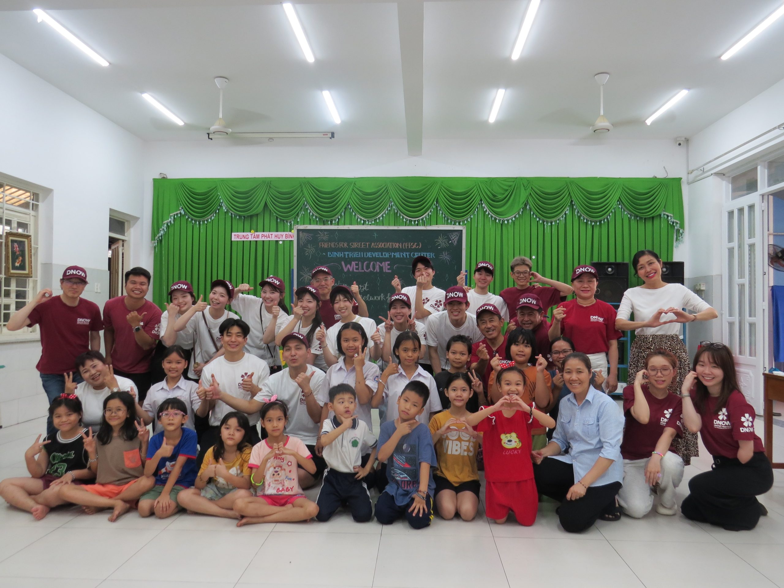 NỤ CƯỜI BỪNG SÁNG